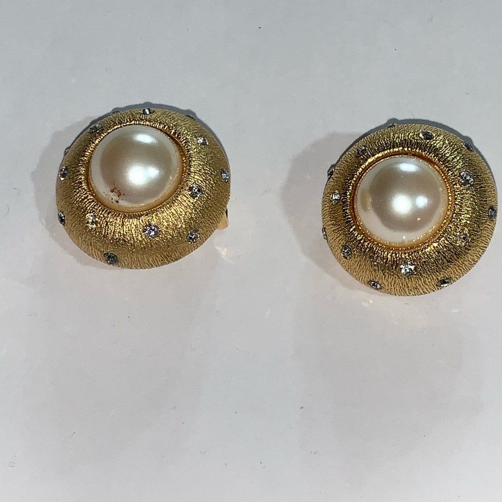 vintage DIOR gold-tone faux pearl clip EARRINGS - Picture 7 of 11